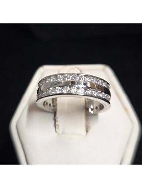 Sparkly White Stone Infinity Ring sz 5.5
